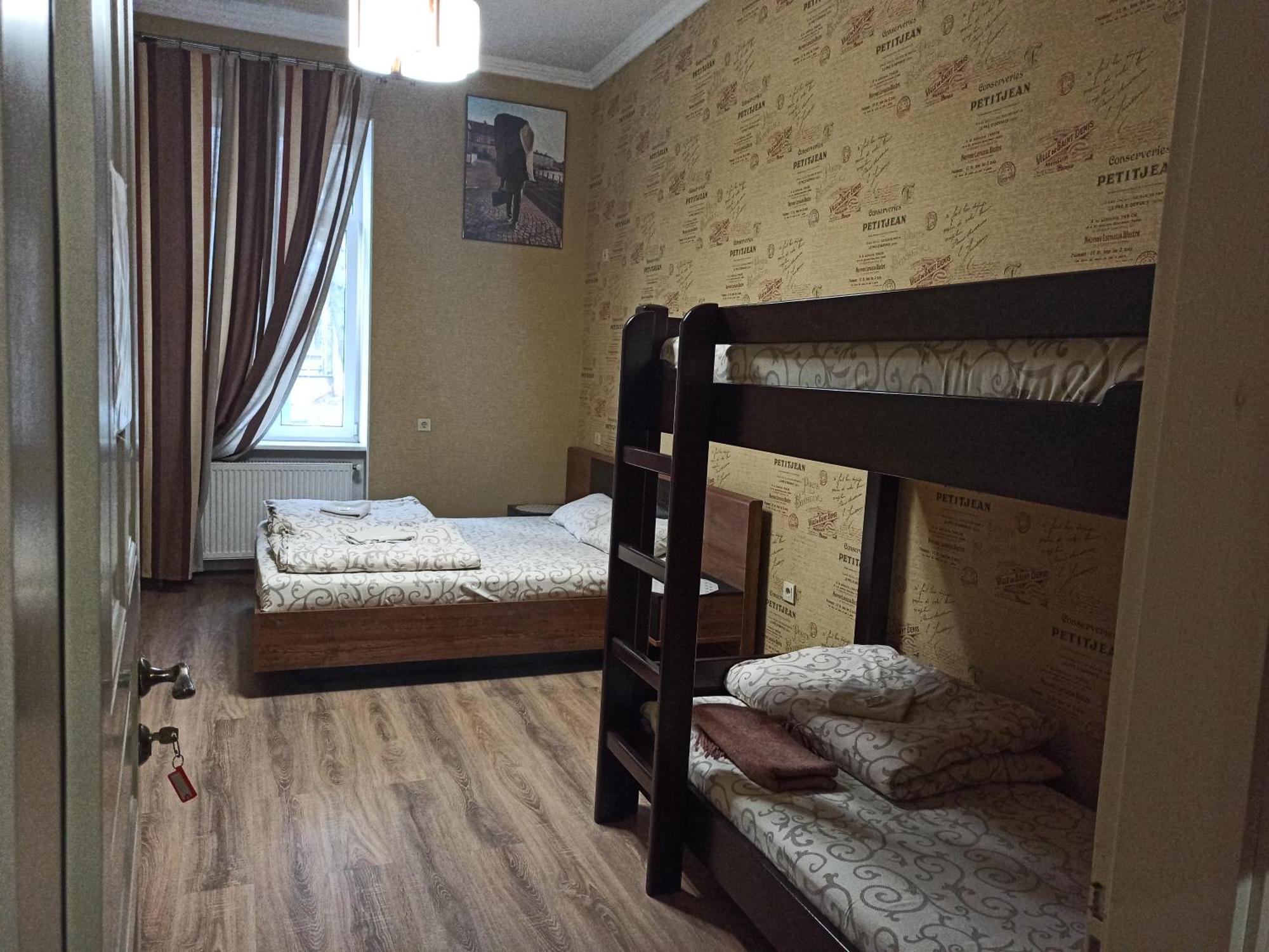 Hostel Q ,15 Хв До Жд Вокзалу Lviv Exterior photo