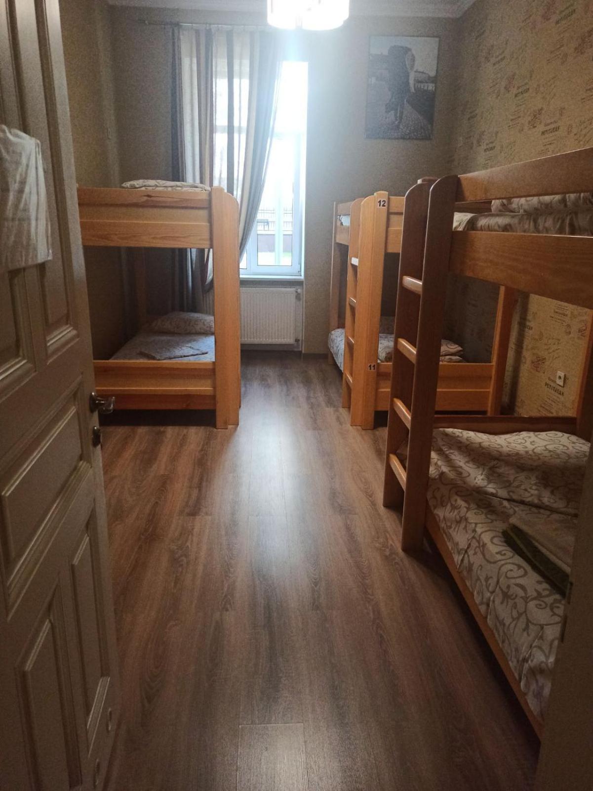 Hostel Q ,15 Хв До Жд Вокзалу Lviv Exterior photo